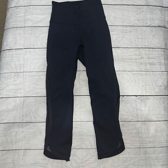 Lululemon Revitalize Crop (21") Leggings Mesh Inserts sz 2 Athletic Athleisure - Picture 2 of 7